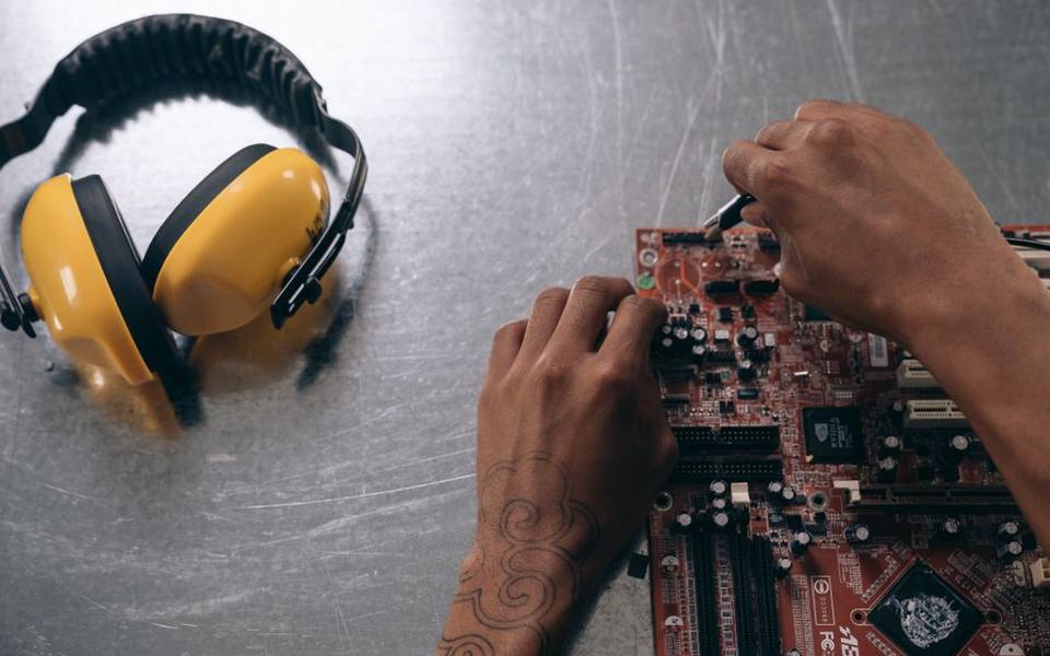 Evaluating Electronic Muffs and Noise Reduction Mechanics