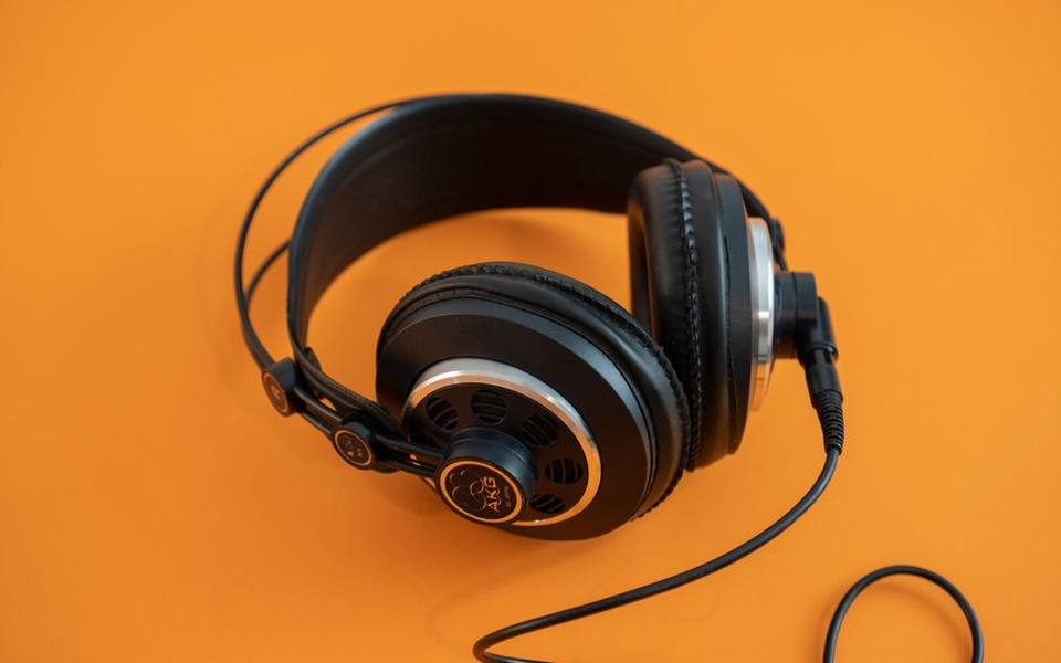 Maintaining Headset Seals, Hygiene, and Replacing Ear Pads